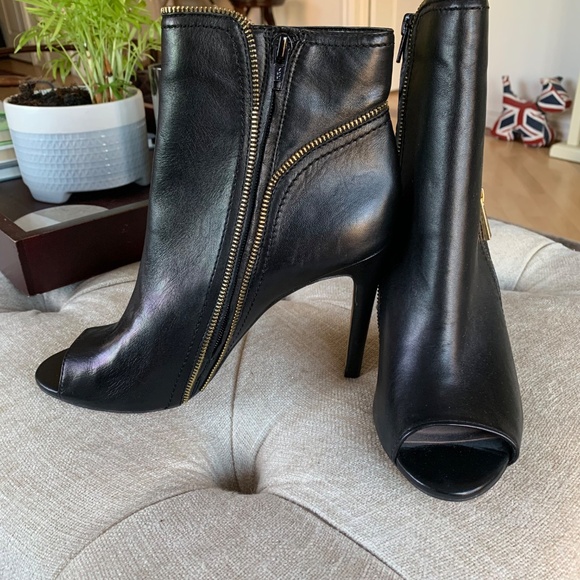 Vince Camuto Black Leather/Gold Zipper Heeled Ankle Boots US10 - Picture 5 of 10